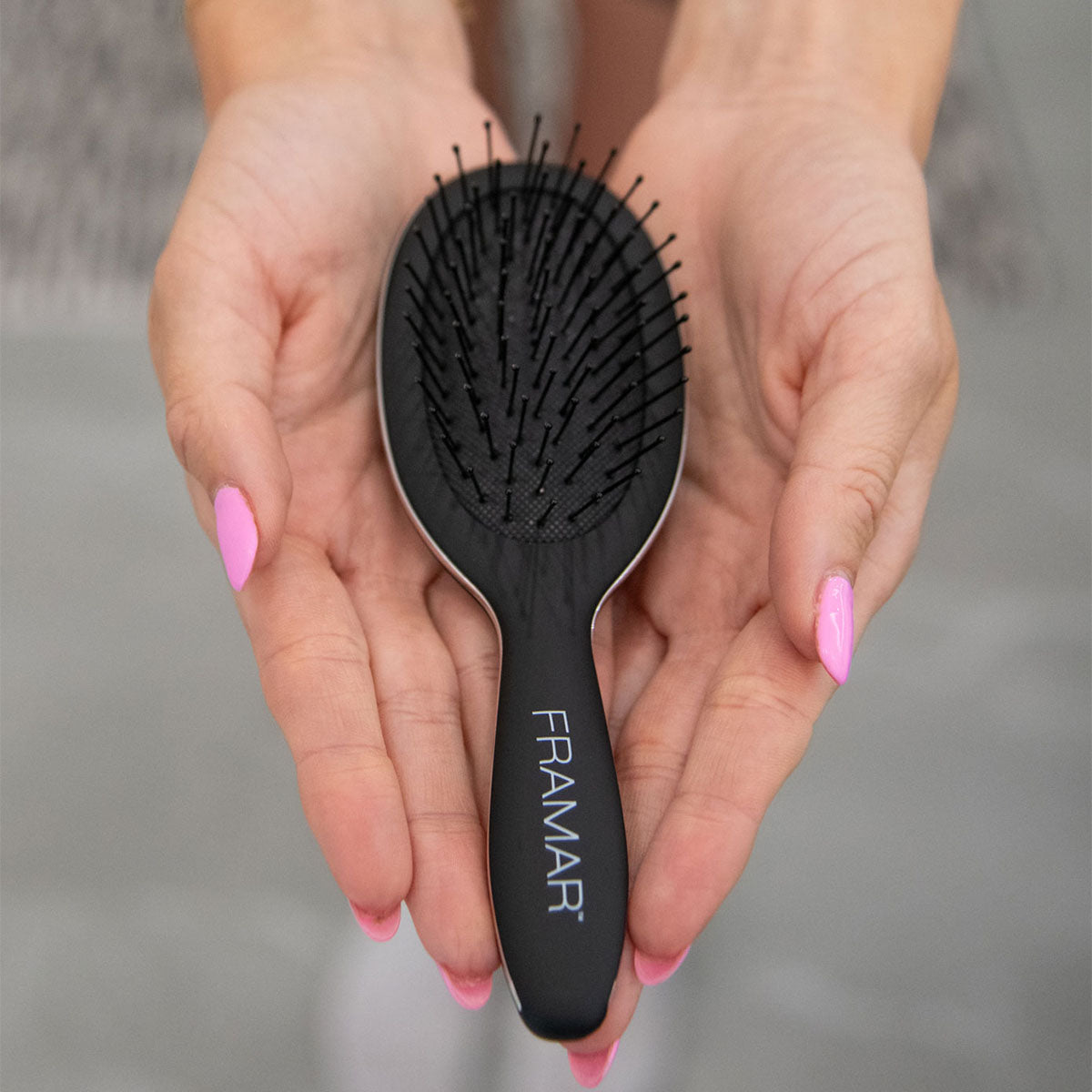 Kartáč pro snadné rozčesání Framar Mini Detangle černý